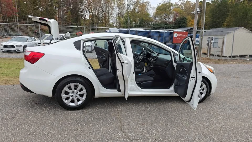 2015 Kia Rio - Image 9 of 16