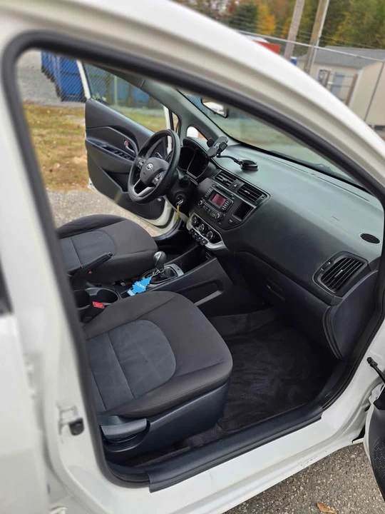 2015 Kia Rio - Image 4 of 16