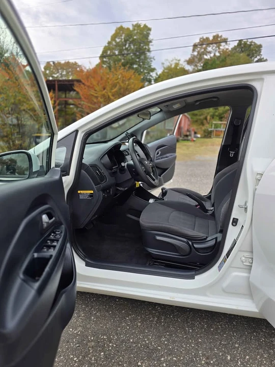 2015 Kia Rio - Image 13 of 16