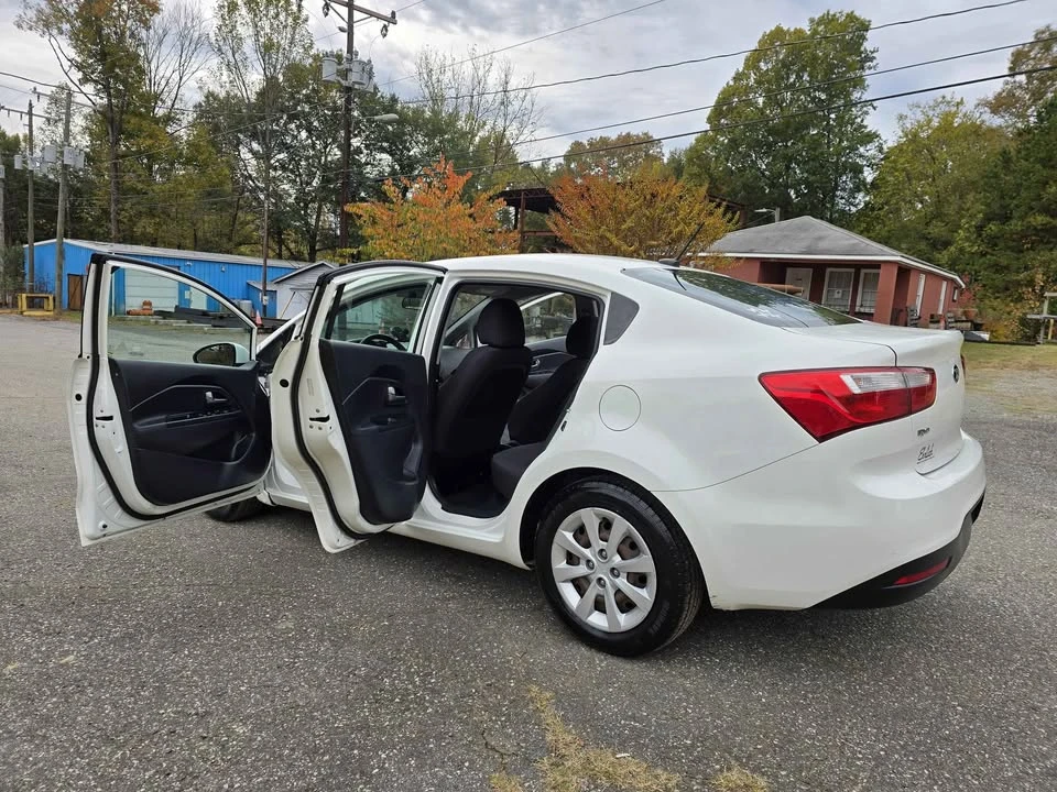 2015 Kia Rio - Image 15 of 16
