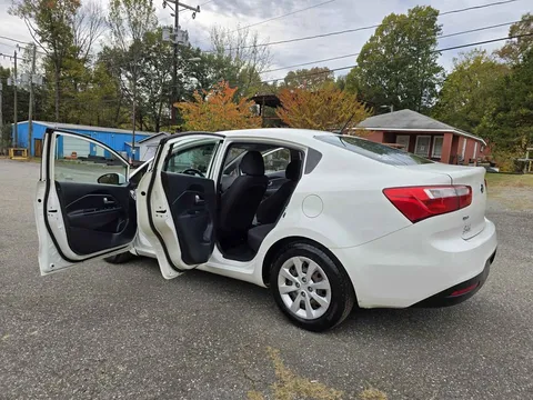 2015 Kia Rio - Image 4 of 18