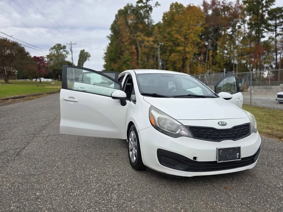 2015 Kia Rio - Image 2 of 18