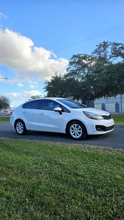 2015 Kia Rio - Image 3 of 10