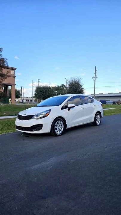 2015 Kia Rio - Image 2 of 10