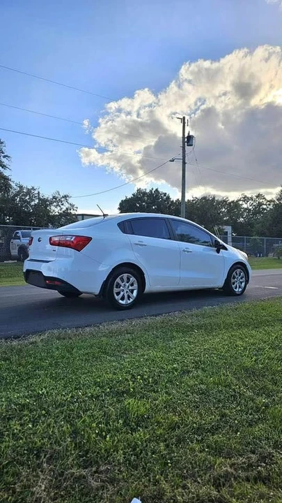 2015 Kia Rio - Image 4 of 10