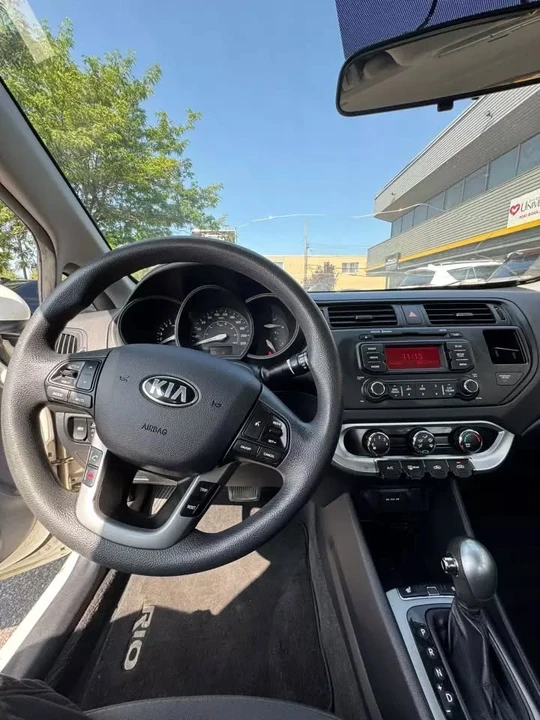 2015 Kia Rio - Image 13 of 15