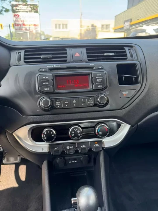 2015 Kia Rio - Image 12 of 15