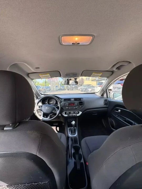 2015 Kia Rio - Image 11 of 15