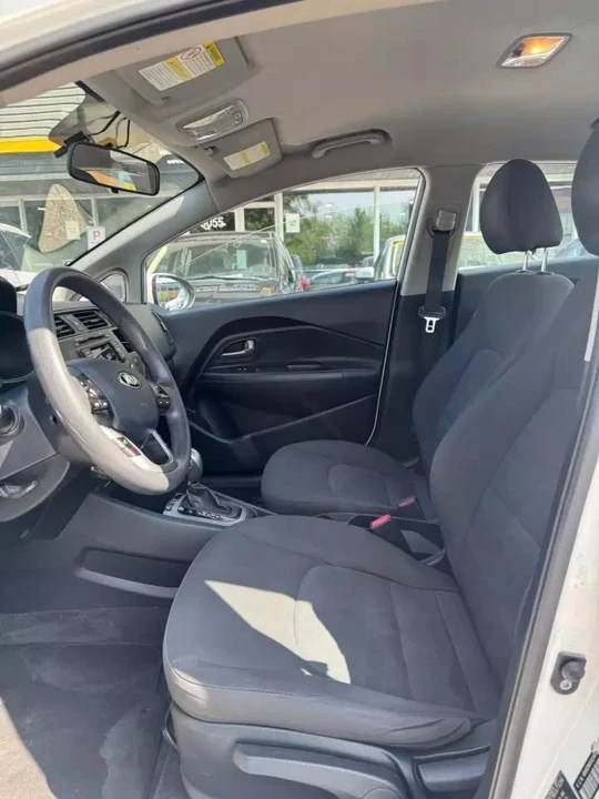 2015 Kia Rio - Image 14 of 15