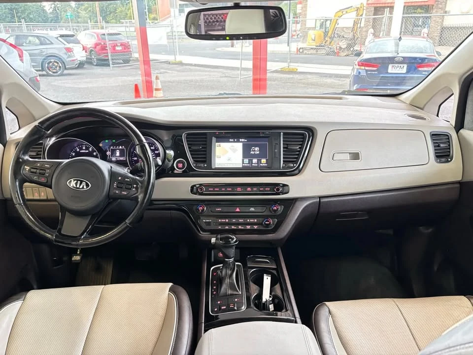 2015 Kia Carnival - Image 13 of 20