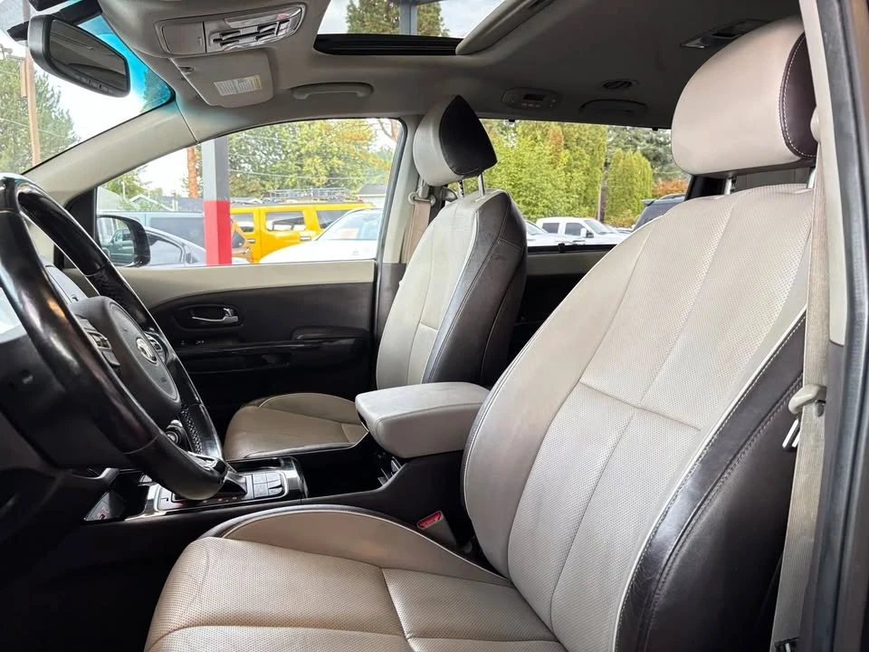 2015 Kia Carnival - Image 16 of 20