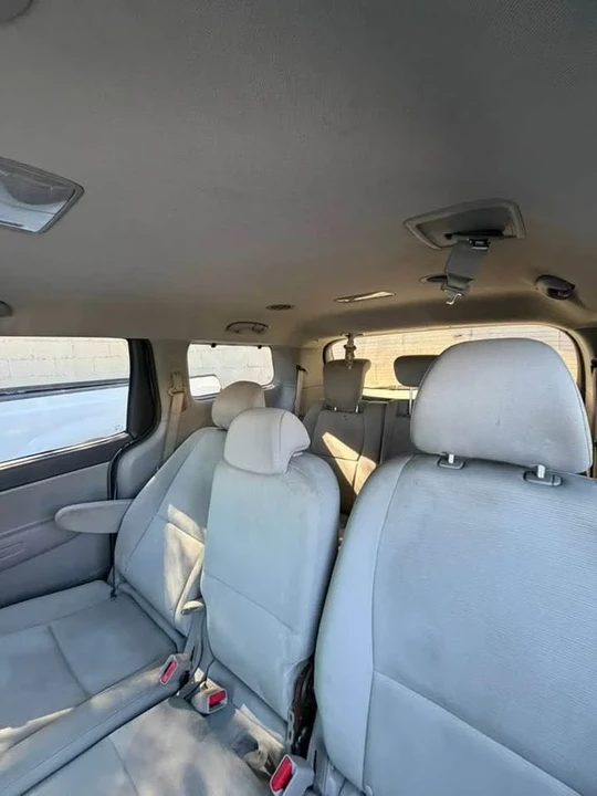 2015 Kia Carnival - Image 12 of 15