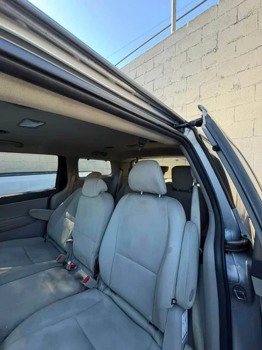 2015 Kia Carnival - Image 14 of 15