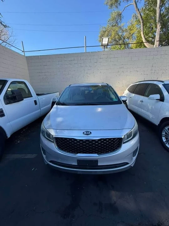 2015 Kia Carnival - Image 6 of 15