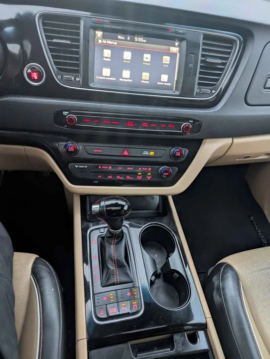 2015 Kia Carnival - Image 14 of 19