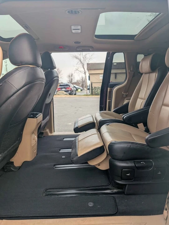 2015 Kia Carnival - Image 8 of 19