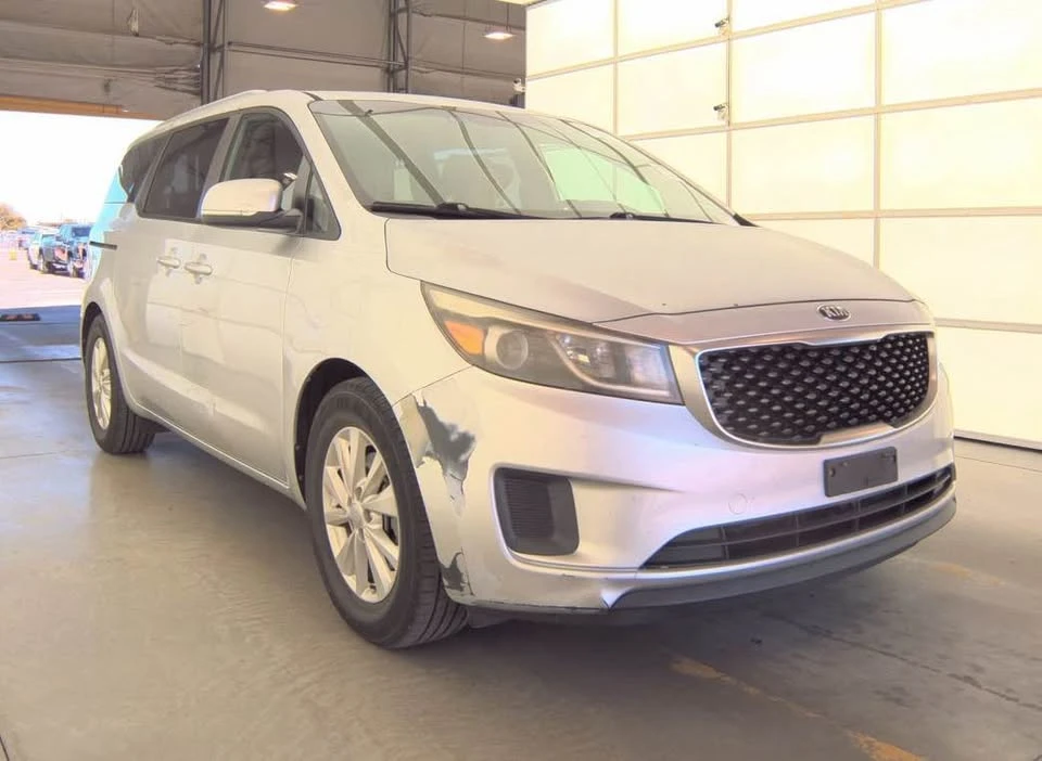 2015 Kia Carnival - Image 7 of 9