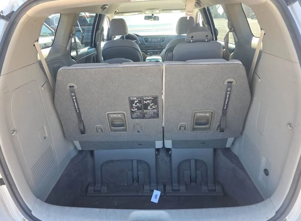 2015 Kia Carnival - Image 9 of 9