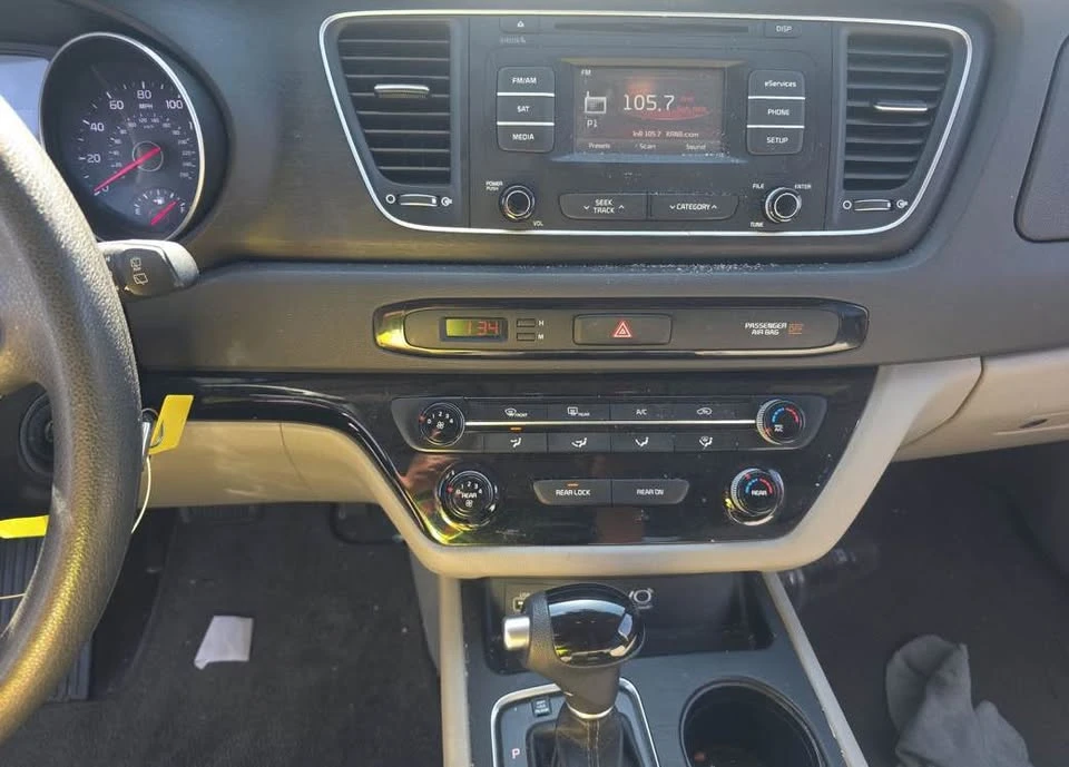 2015 Kia Carnival - Image 4 of 9