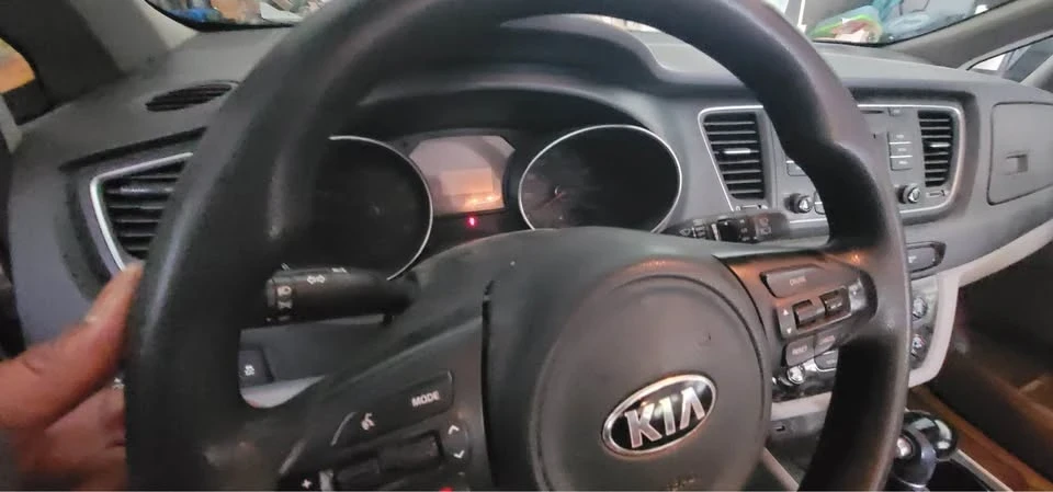2015 Kia Carnival - Image 7 of 8