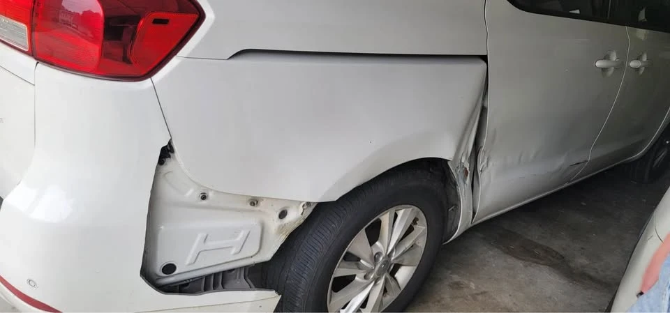 2015 Kia Carnival - Image 5 of 8