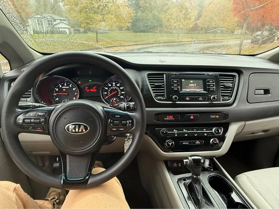 2015 Kia Carnival - Image 9 of 9