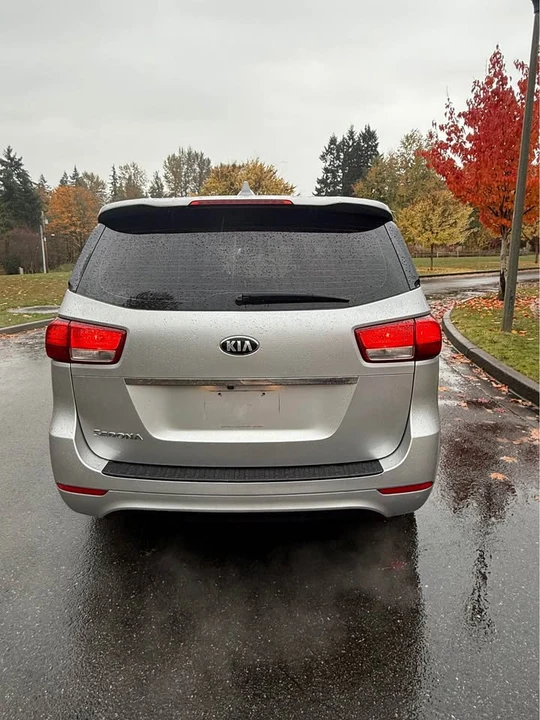 2015 Kia Carnival - Image 4 of 9