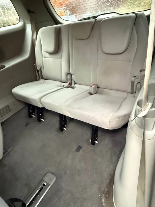 2015 Kia Carnival - Image 8 of 9