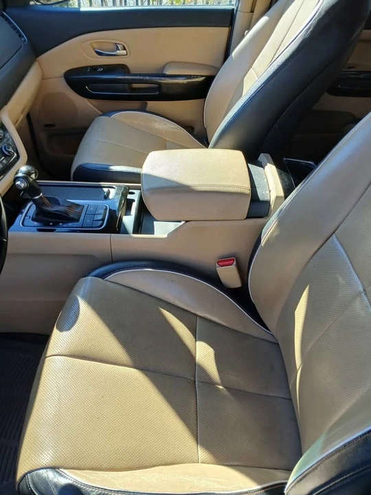 2015 Kia Carnival - Image 9 of 14