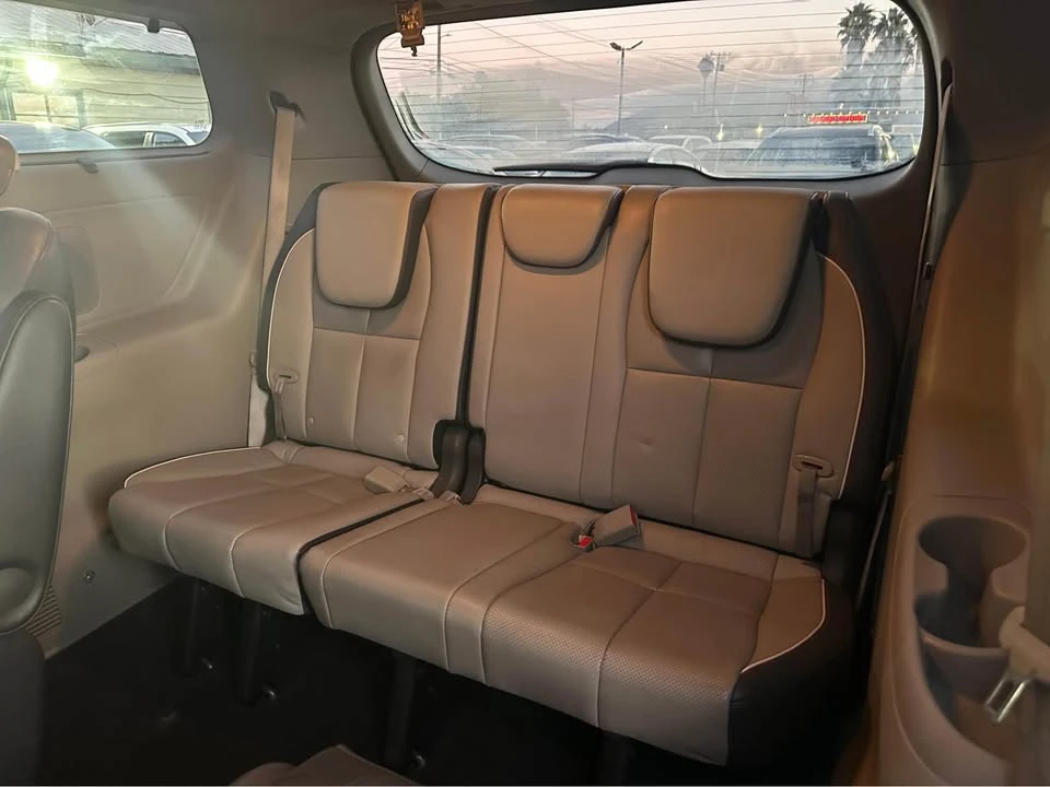 2015 Kia Carnival - Image 11 of 13