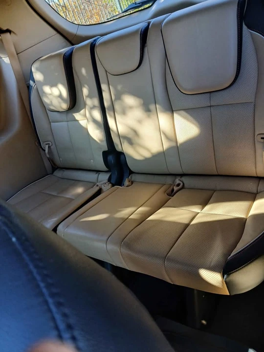 2015 Kia Carnival - Image 11 of 14
