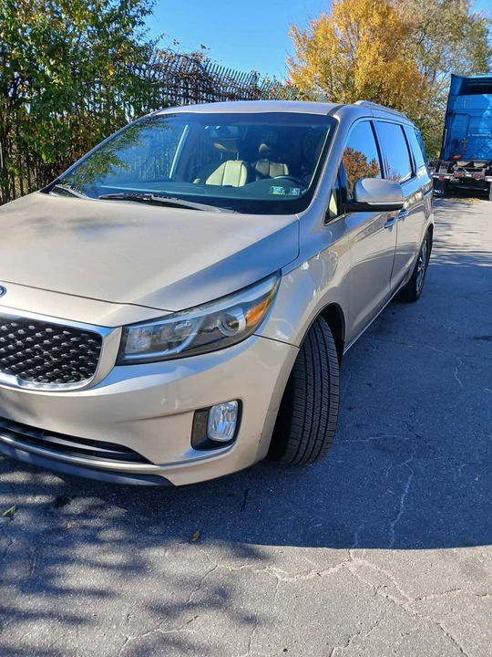 2015 Kia Carnival - Image 5 of 14