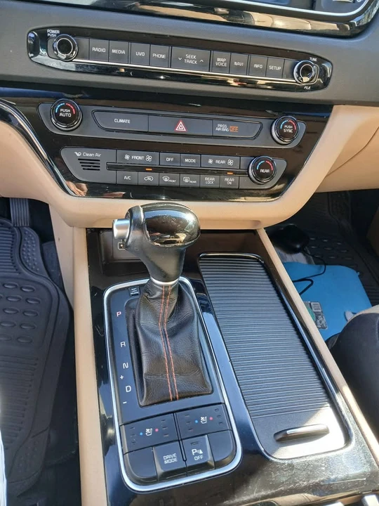 2015 Kia Carnival - Image 12 of 14