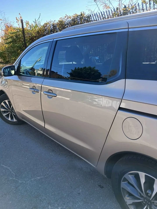 2015 Kia Carnival - Image 3 of 14