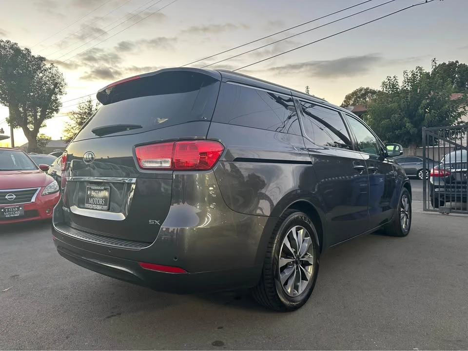 2015 Kia Carnival - Image 5 of 13