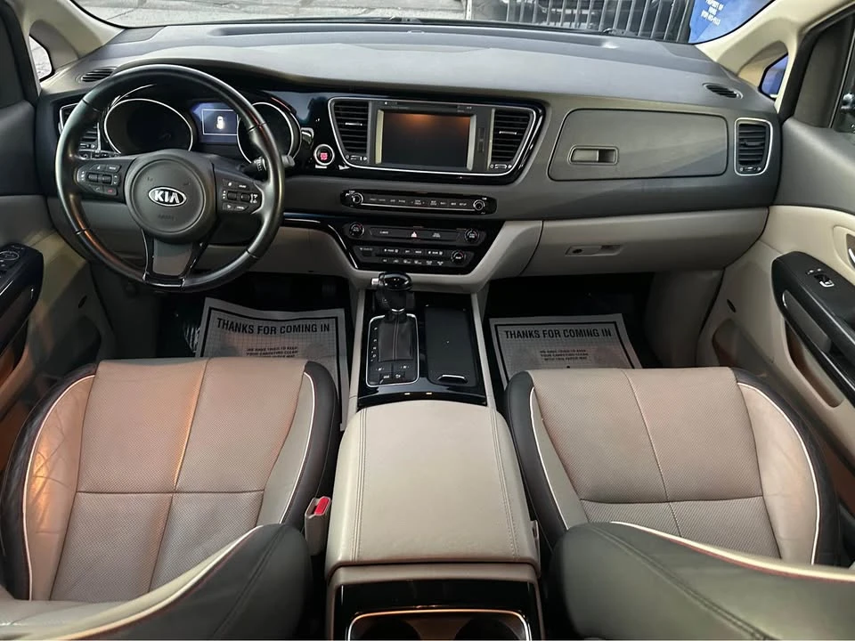 2015 Kia Carnival - Image 10 of 13