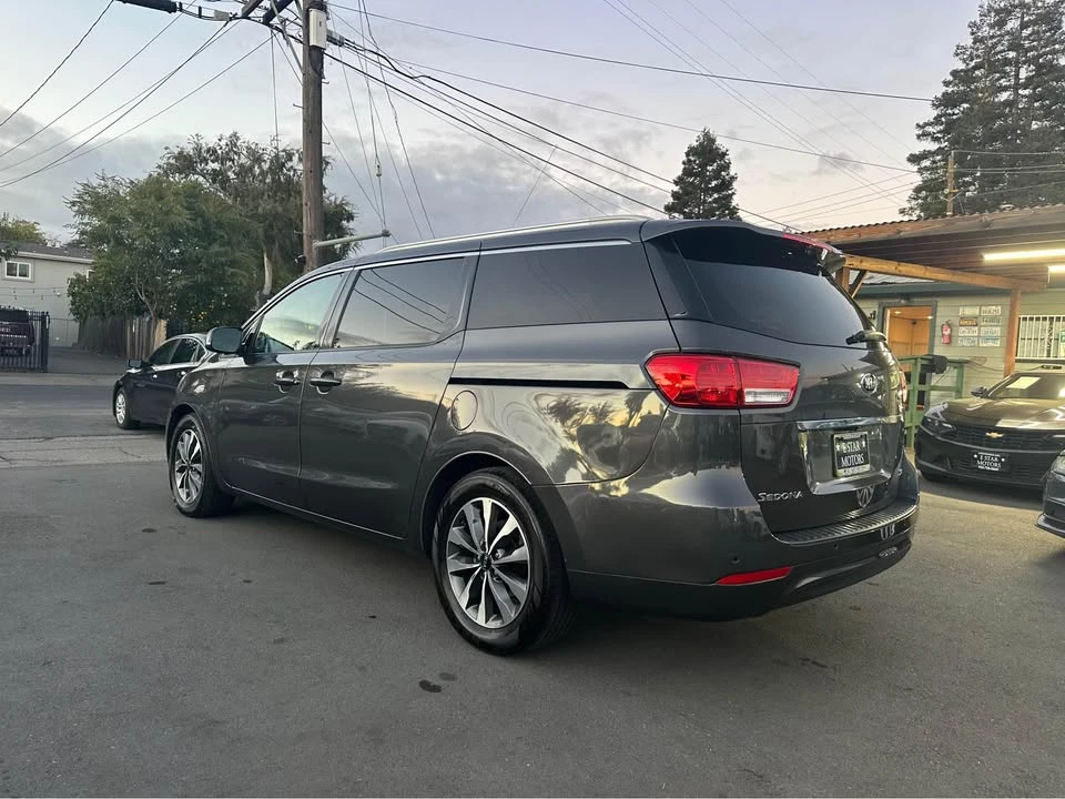 2015 Kia Carnival - Image 7 of 13