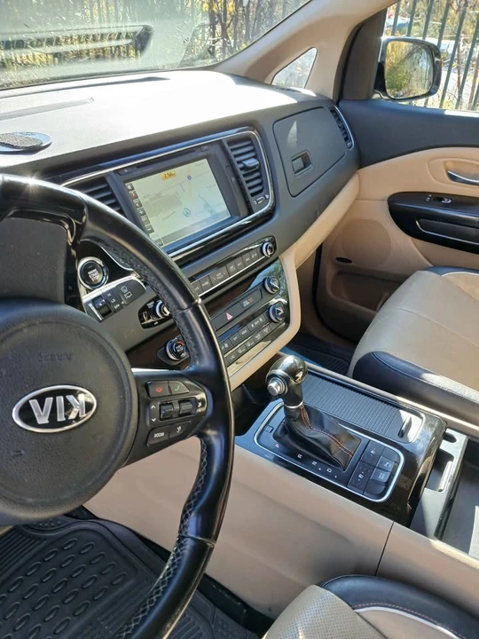 2015 Kia Carnival - Image 7 of 14