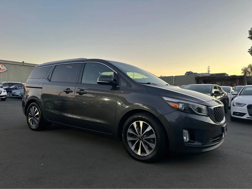 2015 Kia Carnival - Image 3 of 13