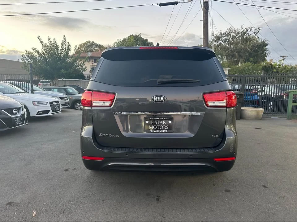2015 Kia Carnival - Image 6 of 13