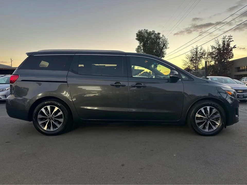 2015 Kia Carnival - Image 4 of 13