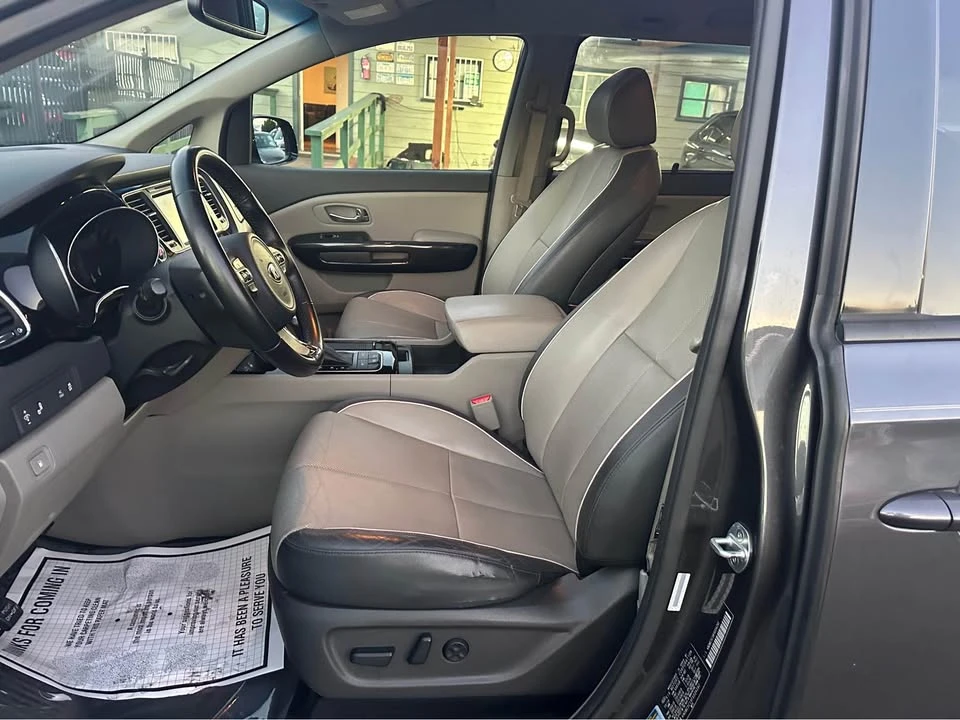 2015 Kia Carnival - Image 9 of 13