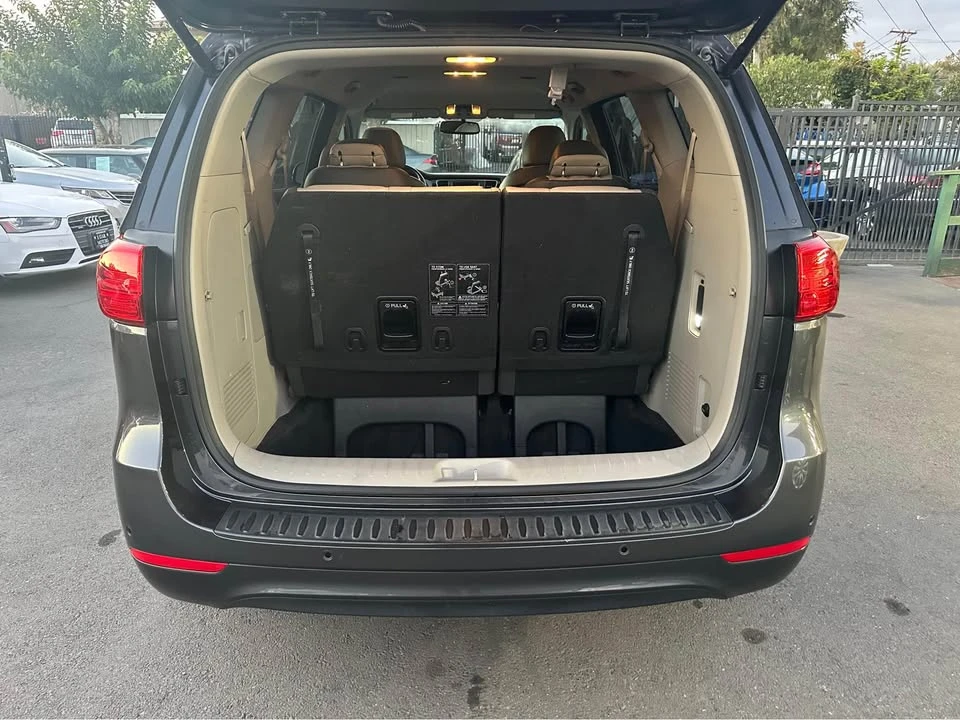 2015 Kia Carnival - Image 12 of 13