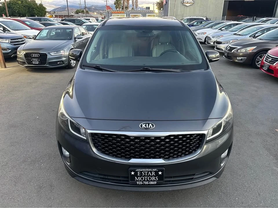 2015 Kia Carnival - Image 2 of 13