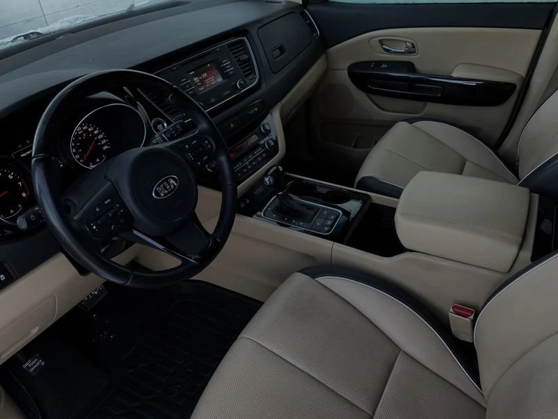 2015 Kia Carnival - Image 8 of 17