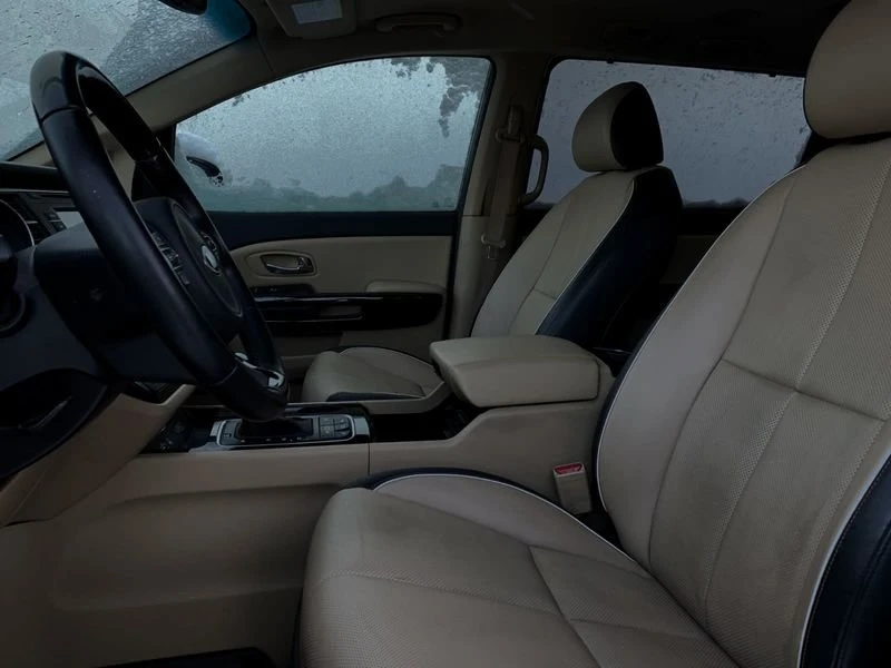 2015 Kia Carnival - Image 7 of 17