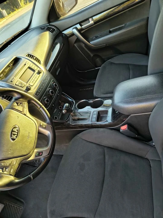 2015 Kia Sorento - Image 9 of 15
