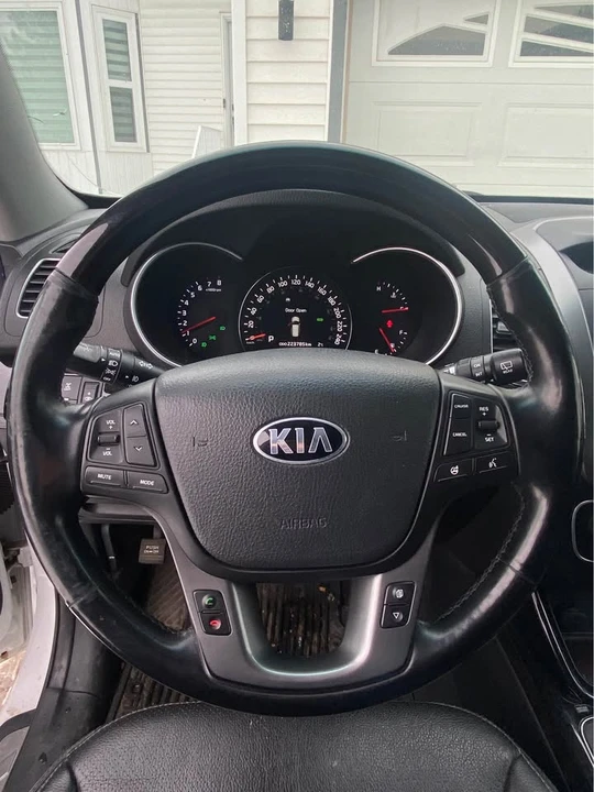 2015 Kia Sorento - Image 5 of 12