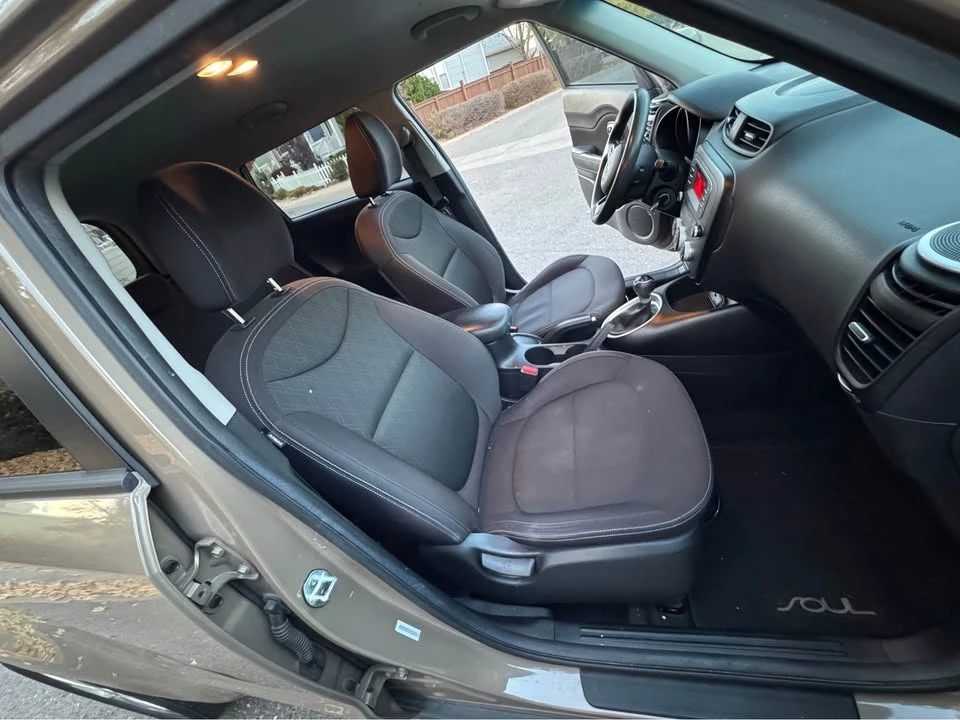 2015 Kia Soul - Image 16 of 18
