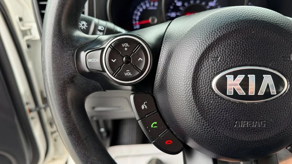 2015 Kia Soul - Image 17 of 20